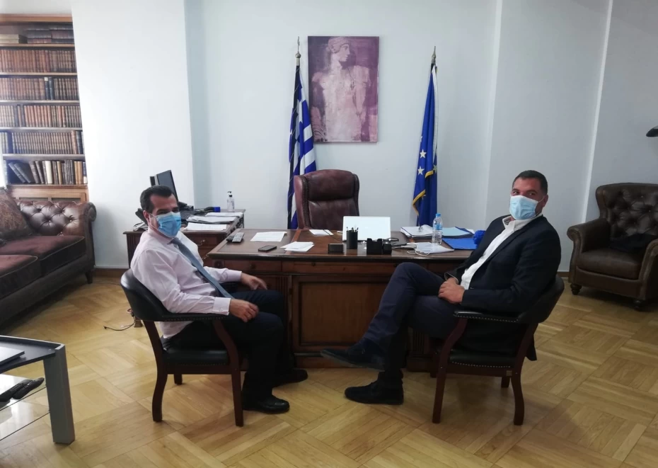 Συνάντηση του Υπουργού Υγείας Θ. Πλεύρη με τον καλαθοσφαιριστή Δ. Παπανικολάου