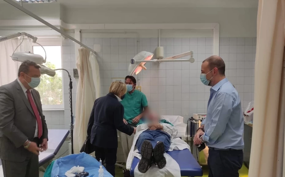 Επίσκεψη της Αναπληρώτριας Υπουργού Υγείας στο Αντικαρκινικό Νοσοκομείο Πειραιά  