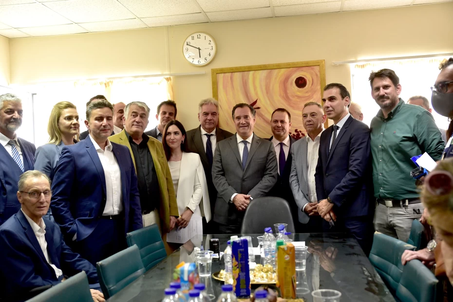 Επίσκεψη του Υπουργού Υγείας Άδωνι Γεωργιάδη και του Υφυπουργού Μάριου Θεμιστοκλέους στο Π.Γ.Ν. και στο Γ.Ν. Λάρισας